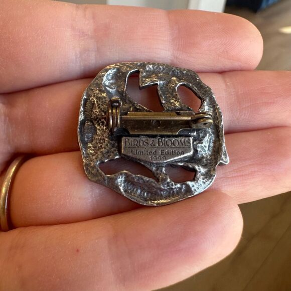 Birds and Blooms Cardinal Brooch Pin Vintage 1999 Limited Edition Pewter Bird - Picture 2 of 2